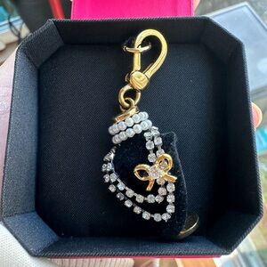 JUICY COUTURE NECK FORM CHARM